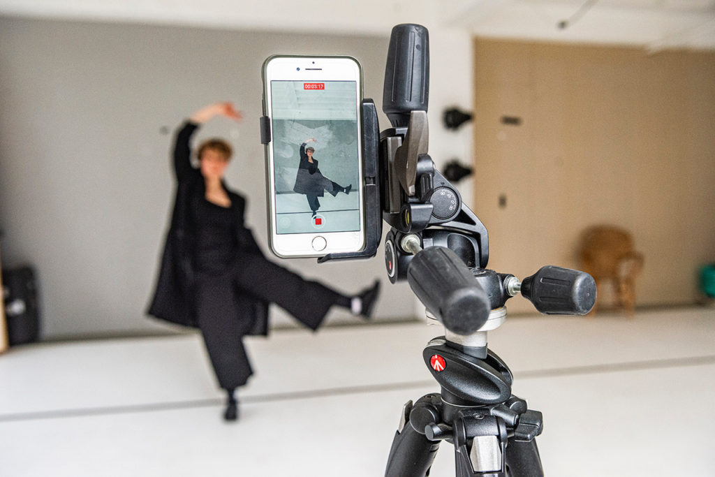 cerise Rossier - durch - la société du spectacle - 2021